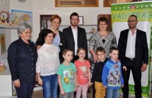 A Vadvirág Alapítványnak adta ruhatári bevételét a Csiky