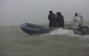 Szörföst mentettek a Balatonból