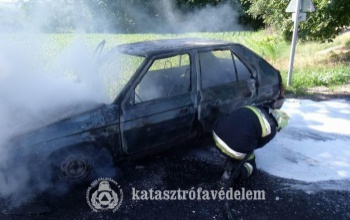 Kigyulladt egy autó Bárdudvarnoknál