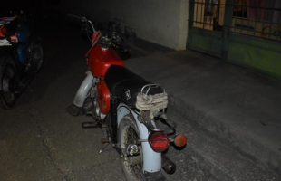 Idegesítette a zaj, így gondolt egyet és egy léccel állt bosszút a motoroson