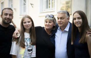 Orbán Viktor: ma ott vagyunk minden faluban és minden városban, minden utcában és minden téren