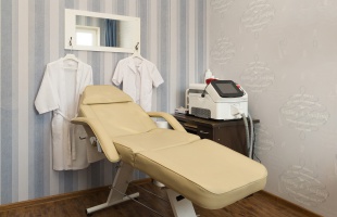 Pardon? - A szőrtelenítő gép kábelével akart távozni egy nő az egyik kaposvári kozmetikából