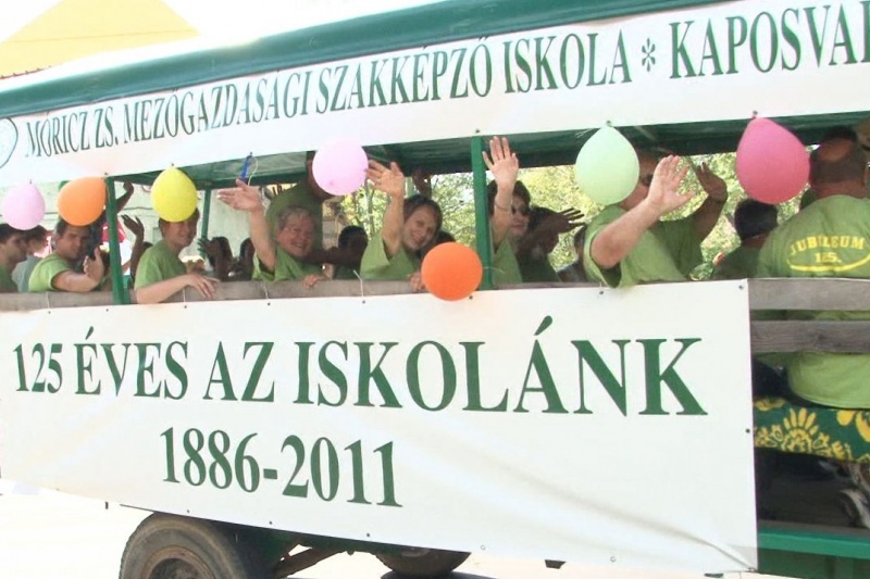 Bolondballagás ekhós traktorral