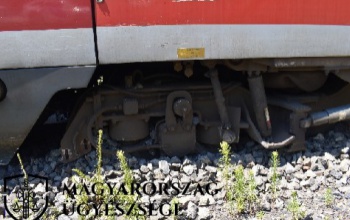 Kisiklatta a vonatot a kapkodó vasutas