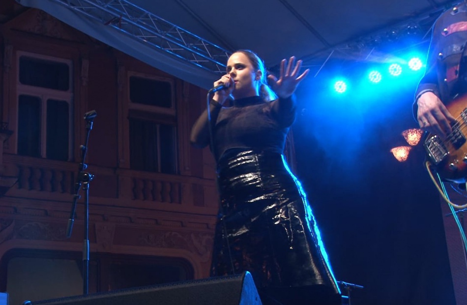 Kaposváron lépett fel a Honeybeast
