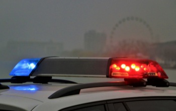 Lekéste a vonatot, autót lopott, balesetezett, lebukott – rendőrautóval akarta magát hazavitetni