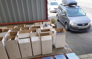 Nyolcezer doboz adózatlan cigarettát találtak egy autóban az M7-esen