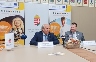 Gondosóra: mostantól regisztráció nélkül érkezik a segítség a 80 év felettiekhez