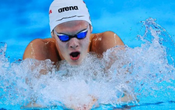 Rövidpályás úszó-vk - Kós újabb országos csúcs mellett arany- és bronzérmet nyert