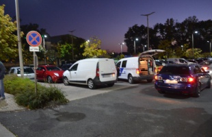 Platós járművel húzhatták meg a Daciát