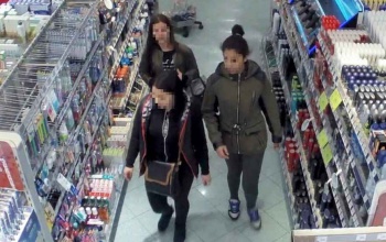 Parfümöket lopott három nő és egy eladó Kaposváron