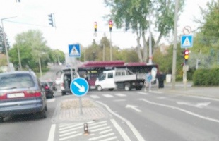 Autóbusz ütközött egy kisteherautóval Kaposváron