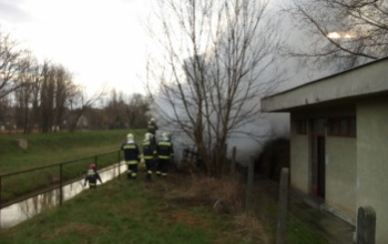 Kigyulladt egy fatároló a Csatorna közben