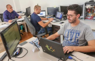 Jelentkezzen ingyenes informatikus képzésre