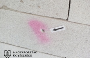Börtön vár a kukkoló férfire