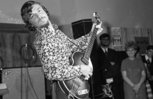 Elhunyt Szörényi Szabolcs, az Illés együttes egykori tagja 81 éves volt