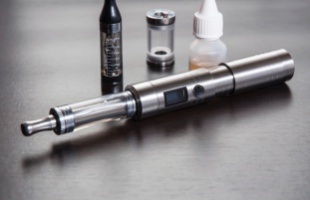 Interneten sem lehet majd e-cigarettát vásárolni