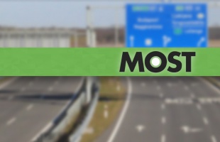 Baleset miatt forgalomkorlátozás van érvényben az M7-es autópályán