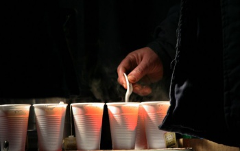 Kamaszok osztottak forró teát hajléktalanoknak Kaposváron