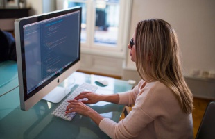 Egyre több vidéki vállalkozó készít weboldalakat a világpiacra